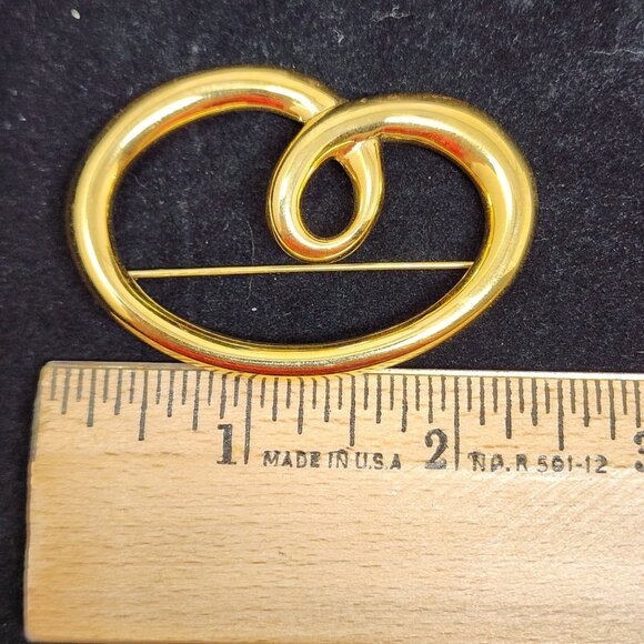 Vintage Monet Gold Tone Oval Brooch Pin - Picture 3 of 5
